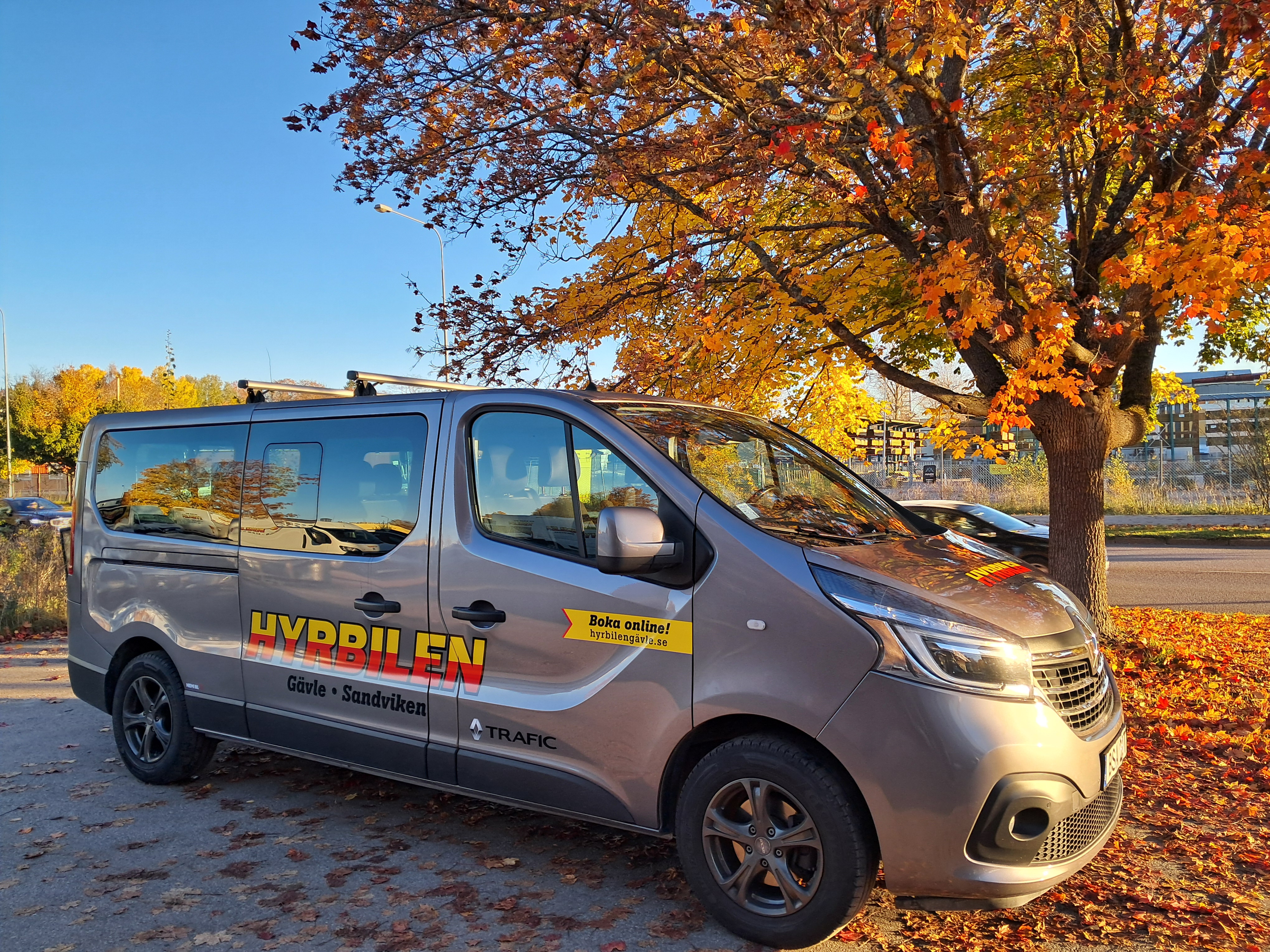 9-sits Minibuss Renault Trafic Automat